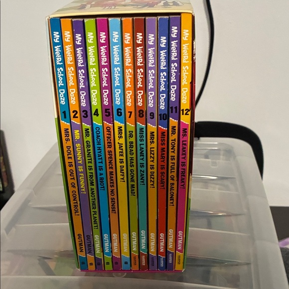 Other - My Weird School Daze Book Set